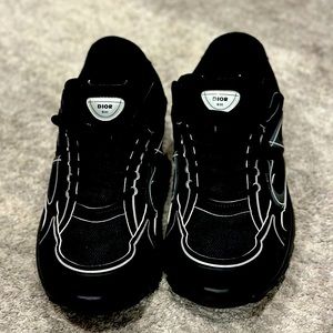 Dior B30 Sneakers! Like new and comes with box!